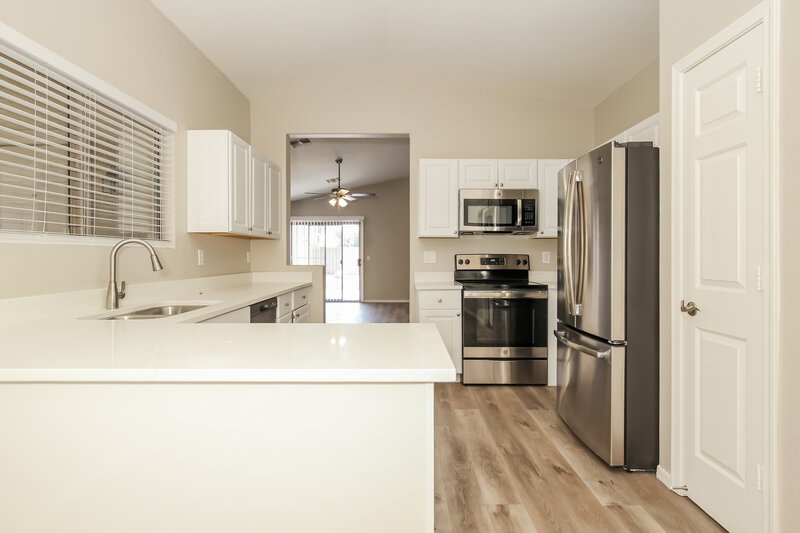 2,285/Mo, 5473 W Augusta Ave Glendale, AZ 85301 Kitchen View