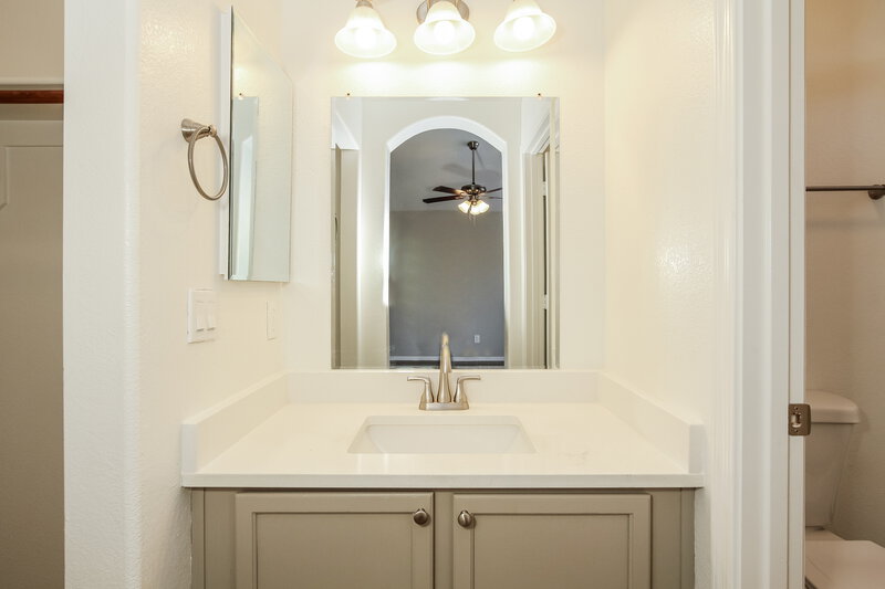 2,285/Mo, 5473 W Augusta Ave Glendale, AZ 85301 Main Bathroom View