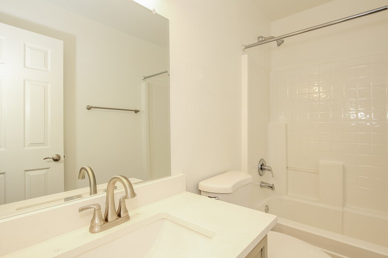 2,285/Mo, 5473 W Augusta Ave Glendale, AZ 85301 Bathroom View