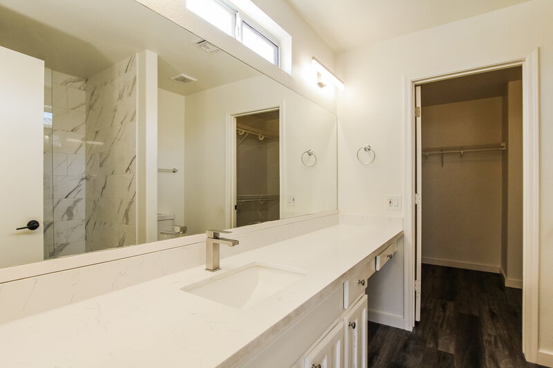 2,265/Mo, 9171 W Harmony Ln Peoria, AZ 85382 Main Bathroom View