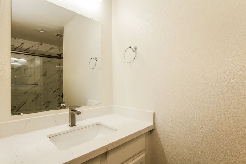 2,265/Mo, 9171 W Harmony Ln Peoria, AZ 85382 Bathroom View