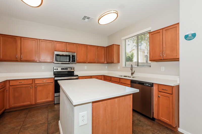2,195/Mo, 3826 E Fairview St Gilbert, AZ 85295 Kitchen View 2