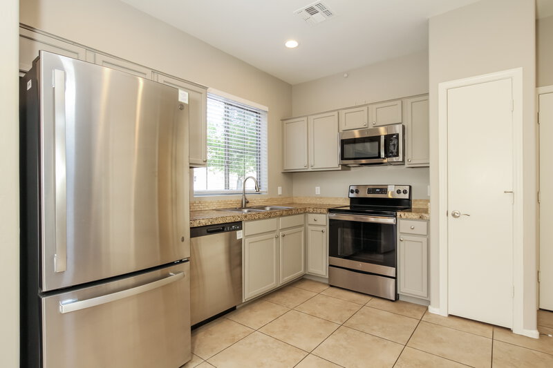 2,170/Mo, 22052 N 30th Dr Phoenix, AZ 85027 Kitchen View