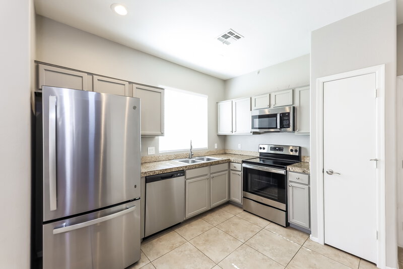 2,145/Mo, 22052 N 30th Dr Phoenix, AZ 85027 Kitchen View 2