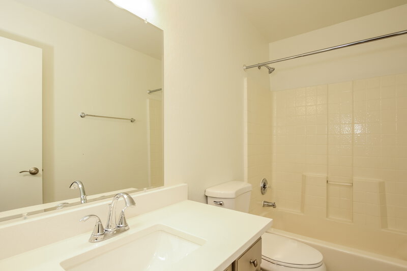 2,170/Mo, 22052 N 30th Dr Phoenix, AZ 85027 Bathroom View