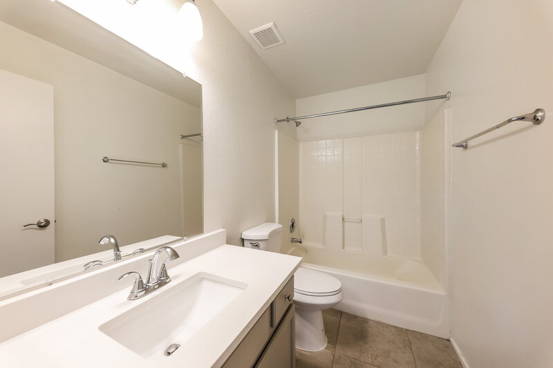 2,145/Mo, 22052 N 30th Dr Phoenix, AZ 85027 Bathroom View