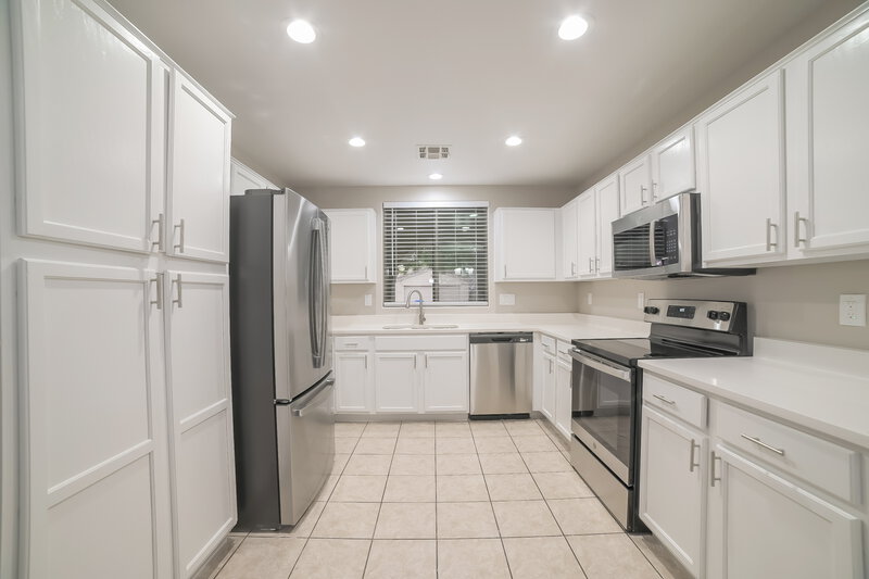 1,965/Mo, 7409 S 37th Gln Phoenix, AZ 85041 Misc View 4
