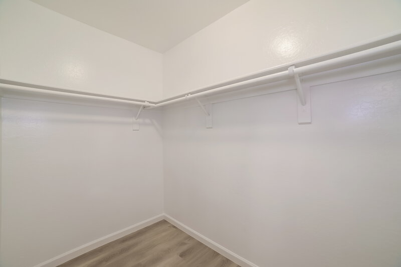 1,965/Mo, 7409 S 37th Gln Phoenix, AZ 85041 Amenities View