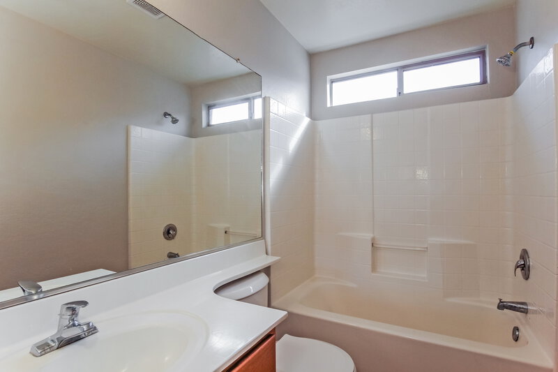1,905/Mo, 11374 W Pima St Avondale, AZ 85323 Main Bathroom View 2