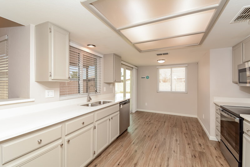 1,955/Mo, 8832 W Hazelwood St Phoenix, AZ 85037 Kitchen View
