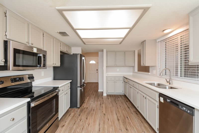 1,955/Mo, 8832 W Hazelwood St Phoenix, AZ 85037 Kitchen View 3