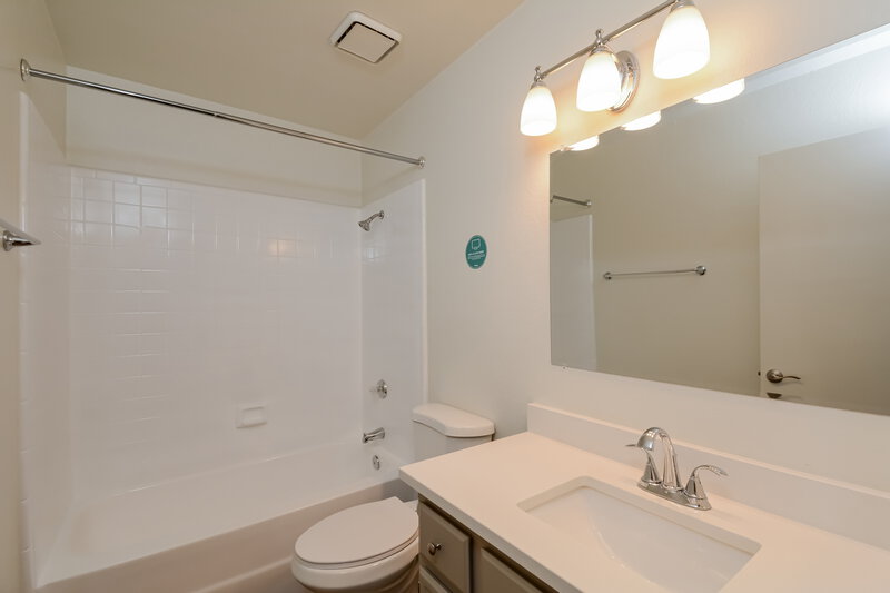 1,955/Mo, 8832 W Hazelwood St Phoenix, AZ 85037 Bathroom View