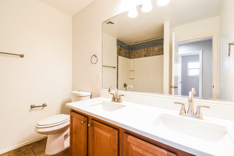 2,335/Mo, 21123 E Tierra Grande Dr Queen Creek, AZ 85142 Bathroom View 2