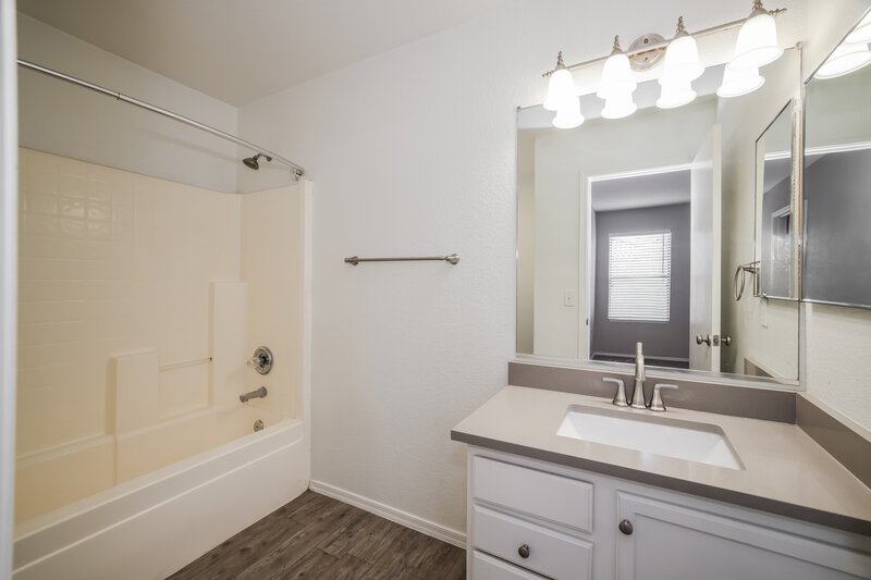 1,815/Mo, 2879 W Five Mile Peak Dr Queen Creek, AZ 85142 Main Bathroom View