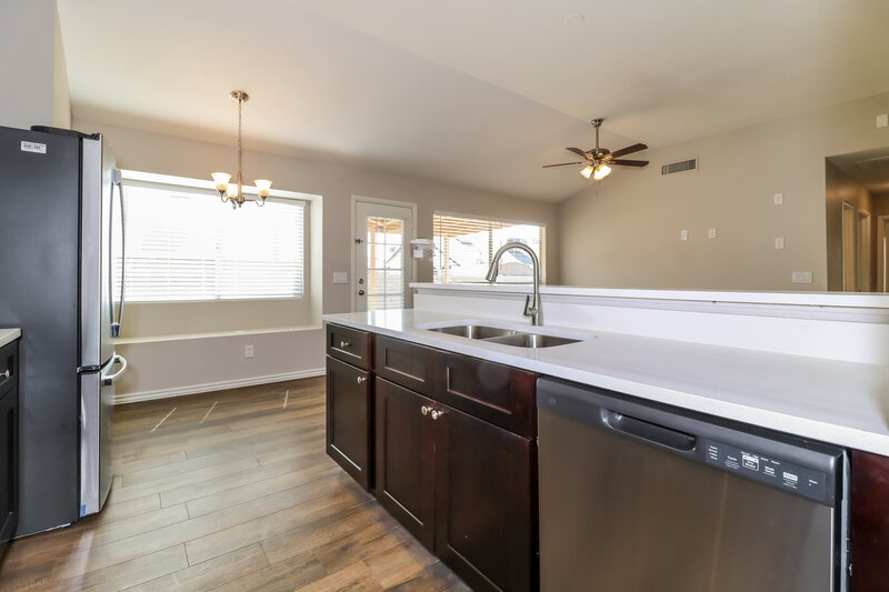 2,095/Mo, 7233 W Ocotillo Rd Glendale, AZ 85303 Kitchen View
