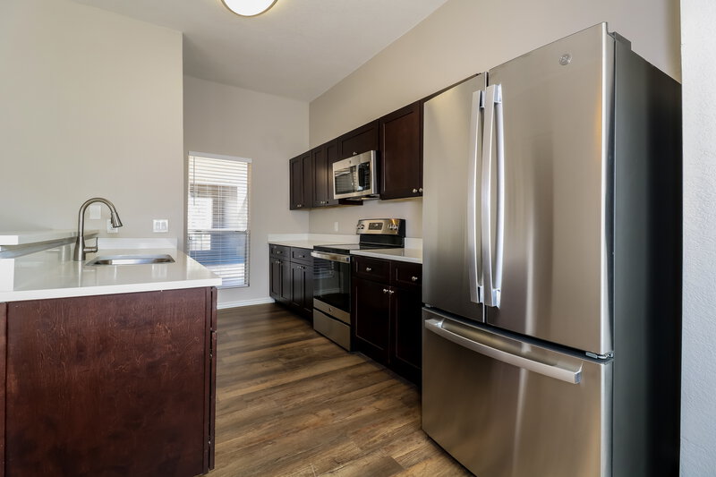 2,095/Mo, 7233 W Ocotillo Rd Glendale, AZ 85303 Kitchen View 2