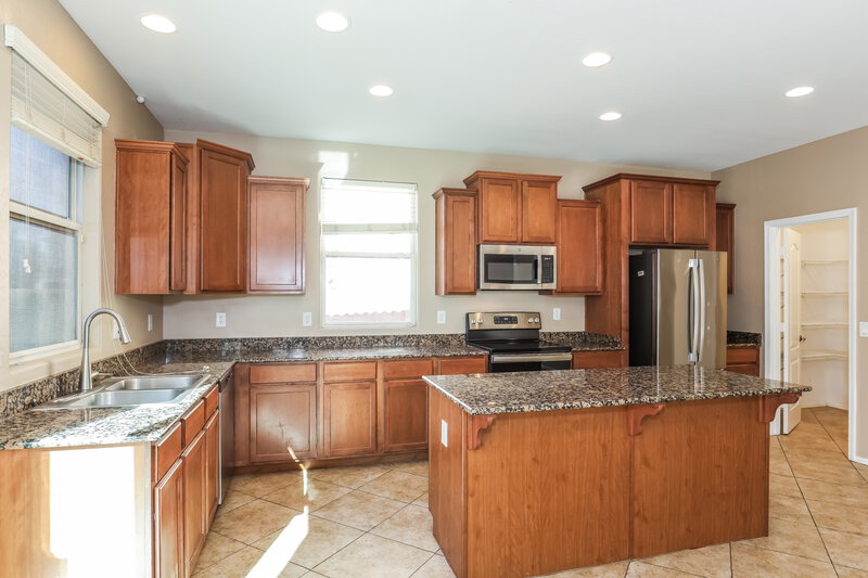 2,270/Mo, 2044 S Heron Ln Gilbert, AZ 85295 Kitchen View 2