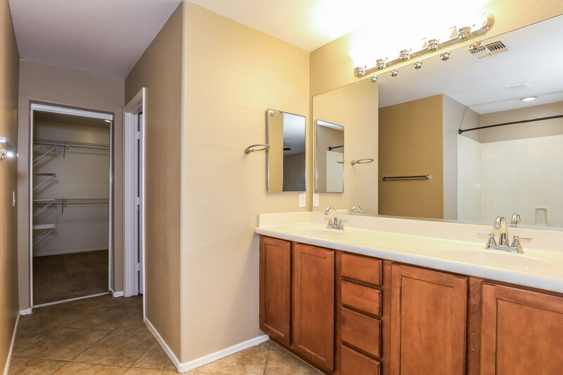 2,270/Mo, 2044 S Heron Ln Gilbert, AZ 85295 Main Bathroom View