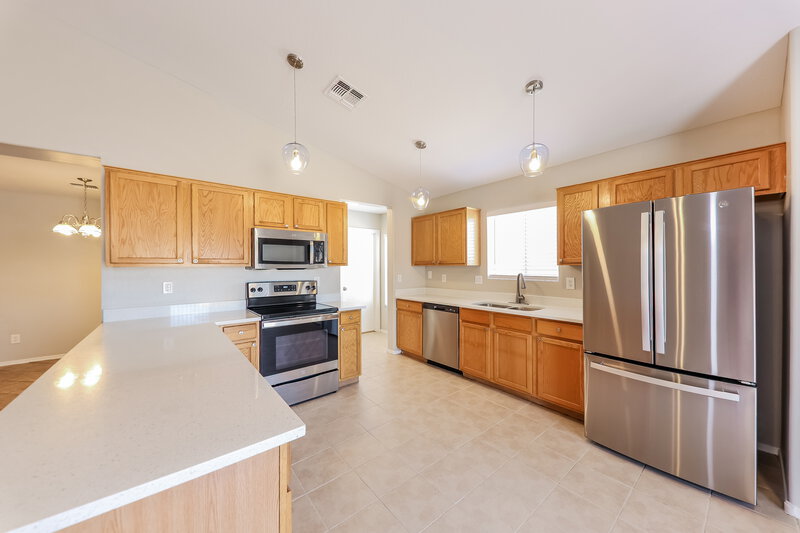 2,100/Mo, 13710 N 124th Ln El Mirage, AZ 85335 Kitchen View