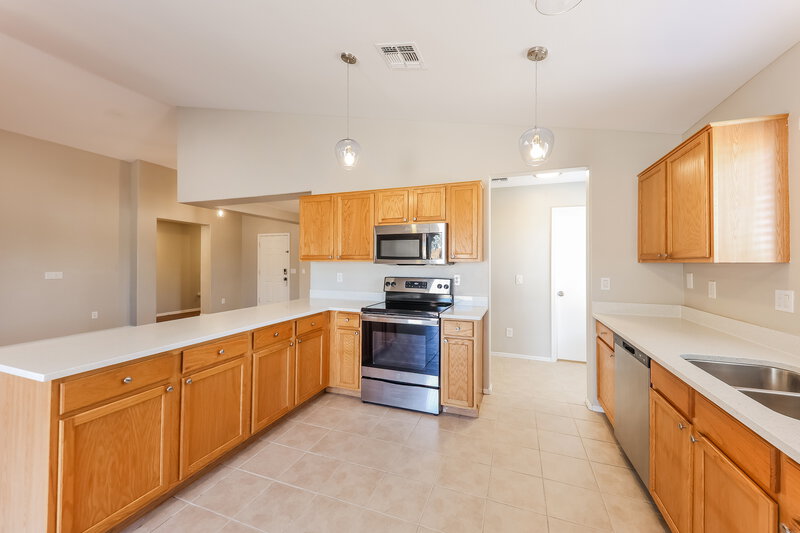 2,100/Mo, 13710 N 124th Ln El Mirage, AZ 85335 Kitchen View 2