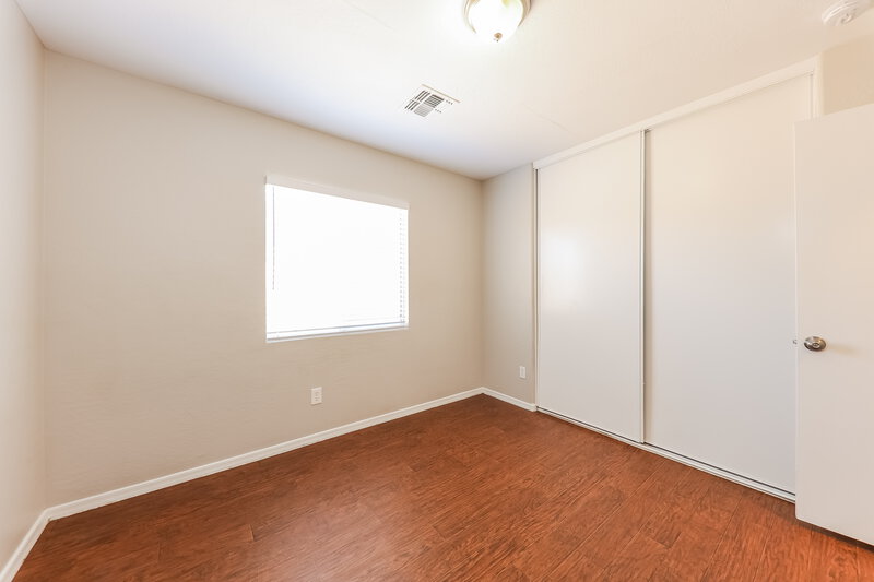 2,100/Mo, 13710 N 124th Ln El Mirage, AZ 85335 Bedroom View 2