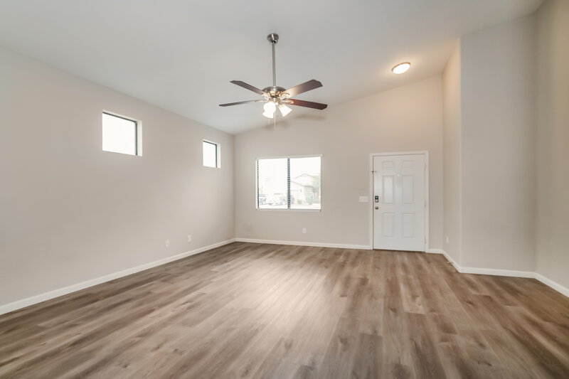 1,795/Mo, 2547 W Lynne Ave Phoenix, AZ 85041 Living Room View