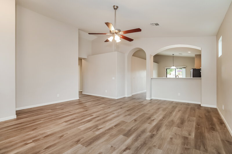 1,795/Mo, 2547 W Lynne Ave Phoenix, AZ 85041 Living Room View 2