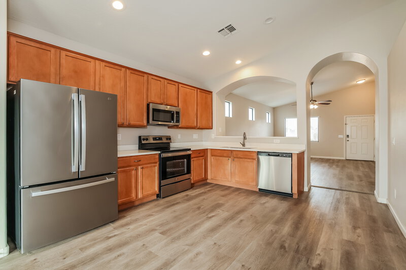 1,795/Mo, 2547 W Lynne Ave Phoenix, AZ 85041 Kitchen View