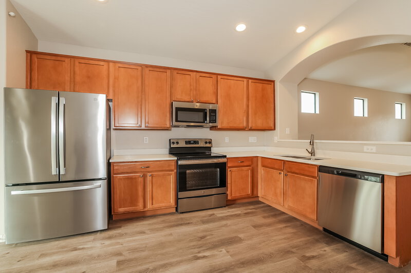 1,795/Mo, 2547 W Lynne Ave Phoenix, AZ 85041 Kitchen View 2