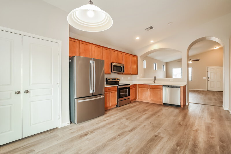 1,795/Mo, 2547 W Lynne Ave Phoenix, AZ 85041 Kitchen View 3