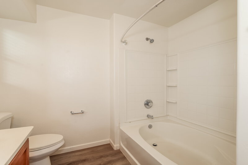 1,795/Mo, 2547 W Lynne Ave Phoenix, AZ 85041 Main Bathroom View 2