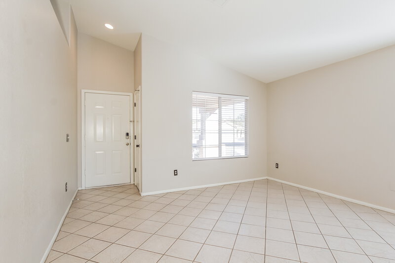 2,045/Mo, 2317 E Flintlock Pl Chandler, AZ 85286 Living Room View 2