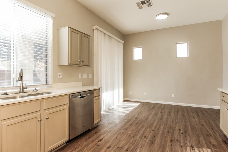 2,240/Mo, 2222 S Harper St Mesa, AZ 85209 Kitchen View 3