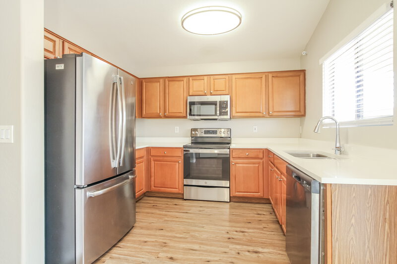 2,040/Mo, 14841 W Redfield Rd Surprise, AZ 85379 Kitchen View