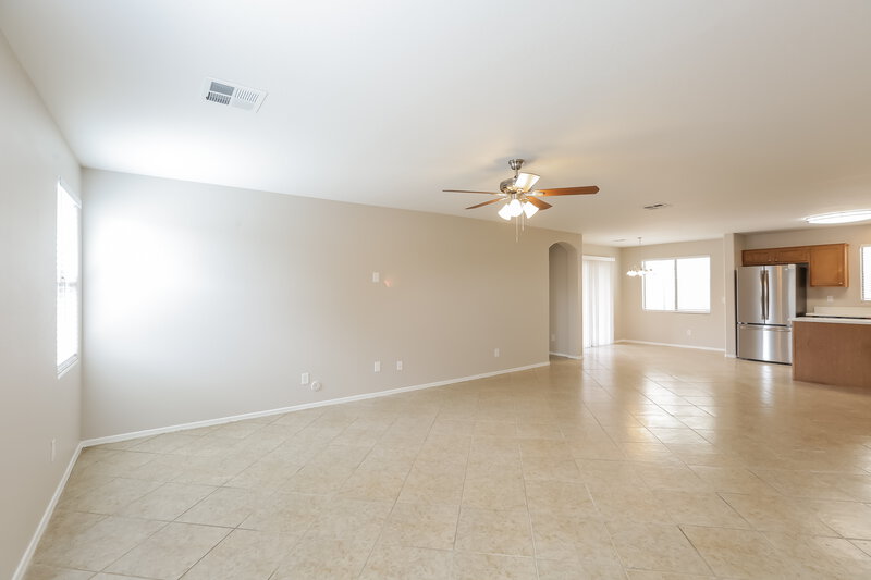 2,105/Mo, 4605 W Ellis St Laveen, AZ 85339 Living Room View 3