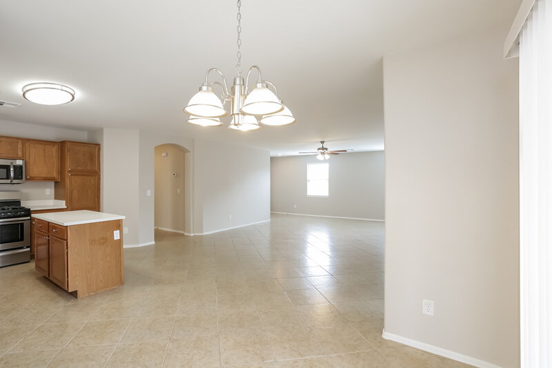 2,105/Mo, 4605 W Ellis St Laveen, AZ 85339 Dining Room View