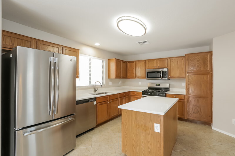 2,105/Mo, 4605 W Ellis St Laveen, AZ 85339 Kitchen View