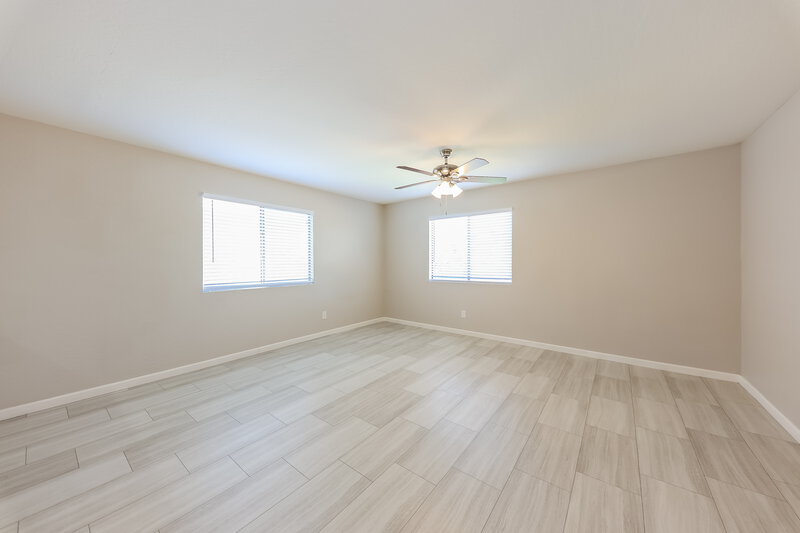 2,455/Mo, 23720 N 118th Ln Sun City, AZ 85373 Family Room View 2