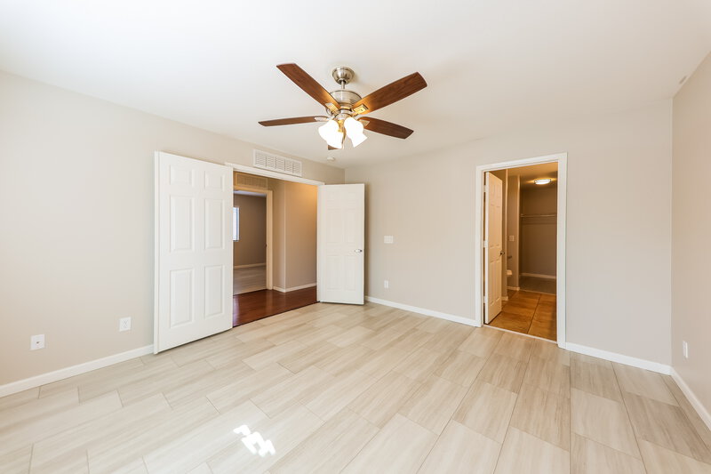 2,455/Mo, 23720 N 118th Ln Sun City, AZ 85373 Main Bedroom View 2