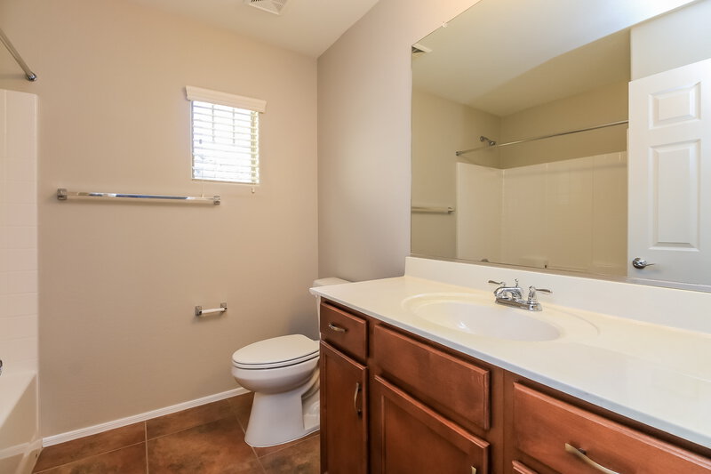 2,390/Mo, 2456 E Vermont Dr Gilbert, AZ 85295 Main Bathroom View