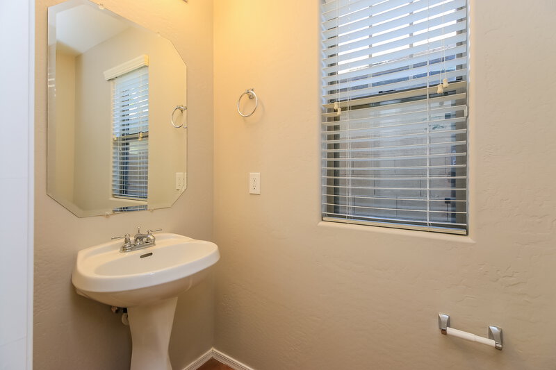 2,390/Mo, 2456 E Vermont Dr Gilbert, AZ 85295 Bathroom View 2