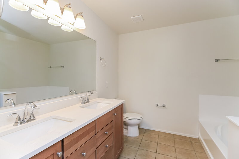 2,195/Mo, 22242 S 211th Way Queen Creek, AZ 85142 Main Bathroom View