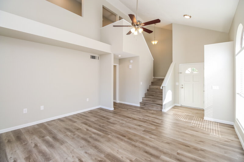 2,515/Mo, 1505 E Commerce Ave Gilbert, AZ 85234 Living Room View 2
