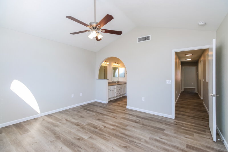 2,515/Mo, 1505 E Commerce Ave Gilbert, AZ 85234 Main Bedroom View 2