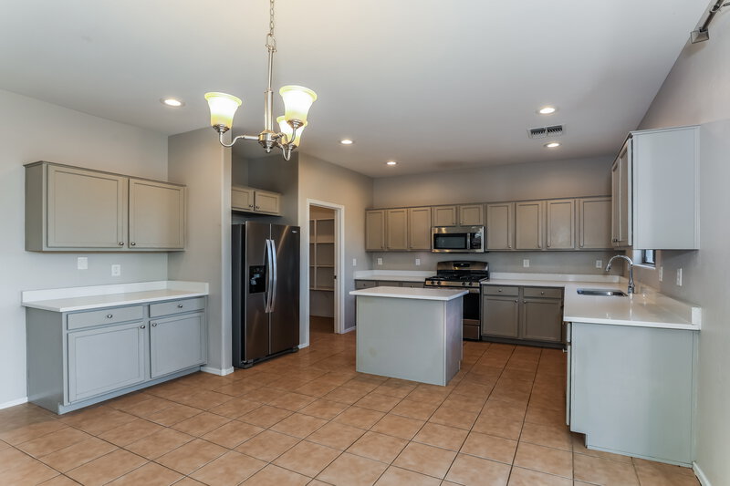1,970/Mo, 6409 S 69th Glen Laveen, AZ 85339 Kitchen View