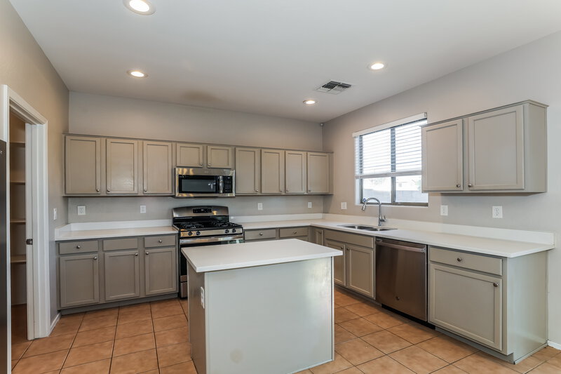 1,970/Mo, 6409 S 69th Glen Laveen, AZ 85339 Kitchen View 2