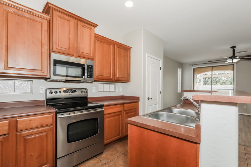 2,445/Mo, 3875 S Dew Drop Ln Gilbert, AZ 85297 Kitchen View 2