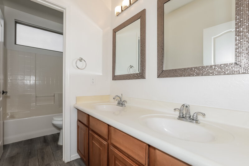 2,445/Mo, 3875 S Dew Drop Ln Gilbert, AZ 85297 Bathroom View 2