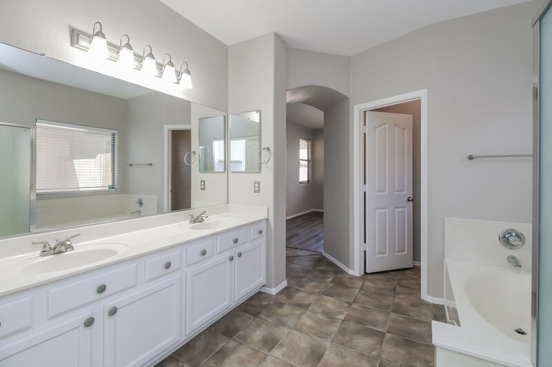 1,990/Mo, 20962 E Via Del Palo Queen Creek, AZ 85142 Main Bathroom View