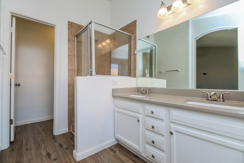 2,845/Mo, 1730 W San Remo St Gilbert, AZ 85233 Main Bathroom View 2
